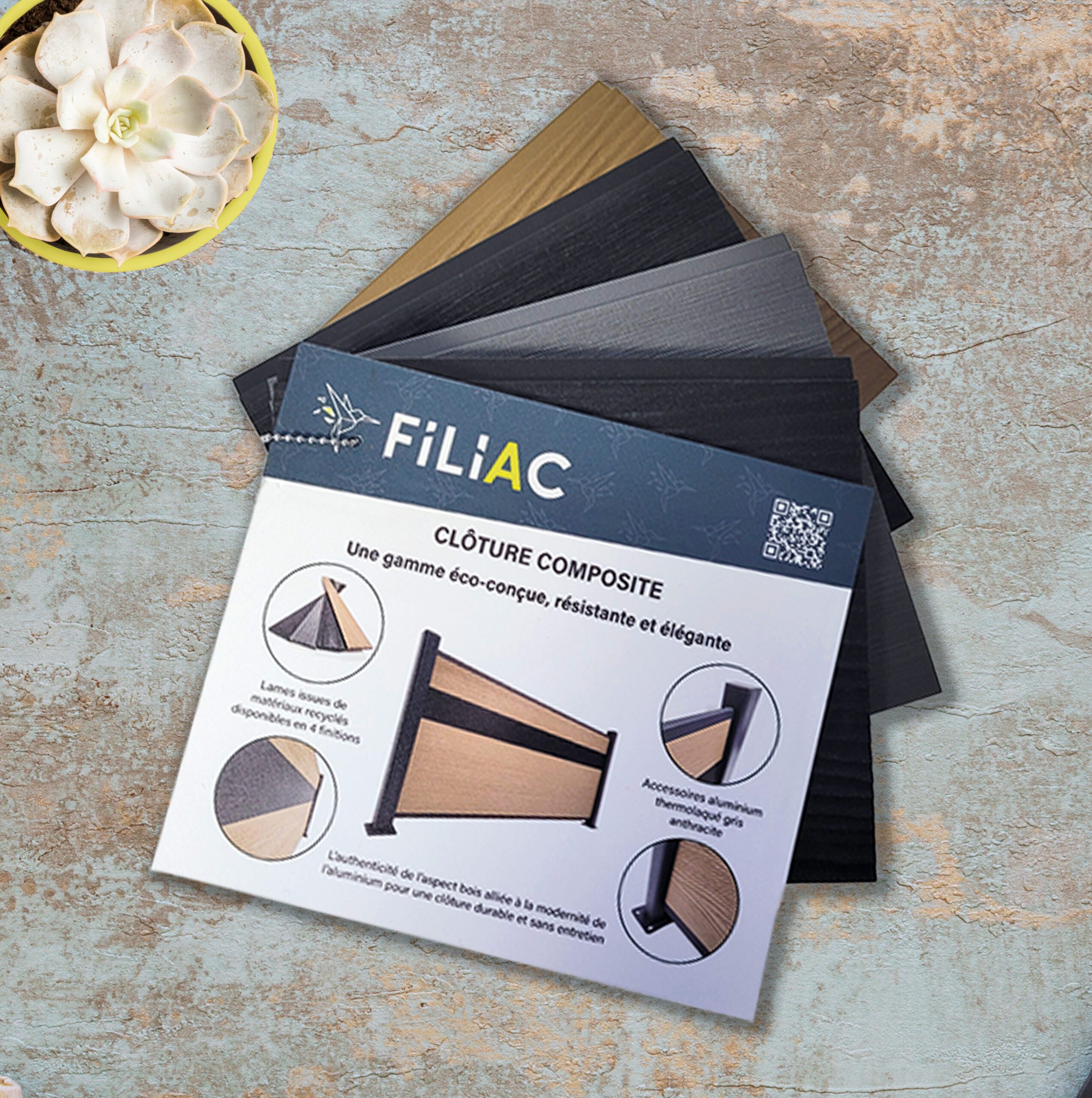 Visuel sur mesure accompagnant des échantillons de lames de clôture composite
